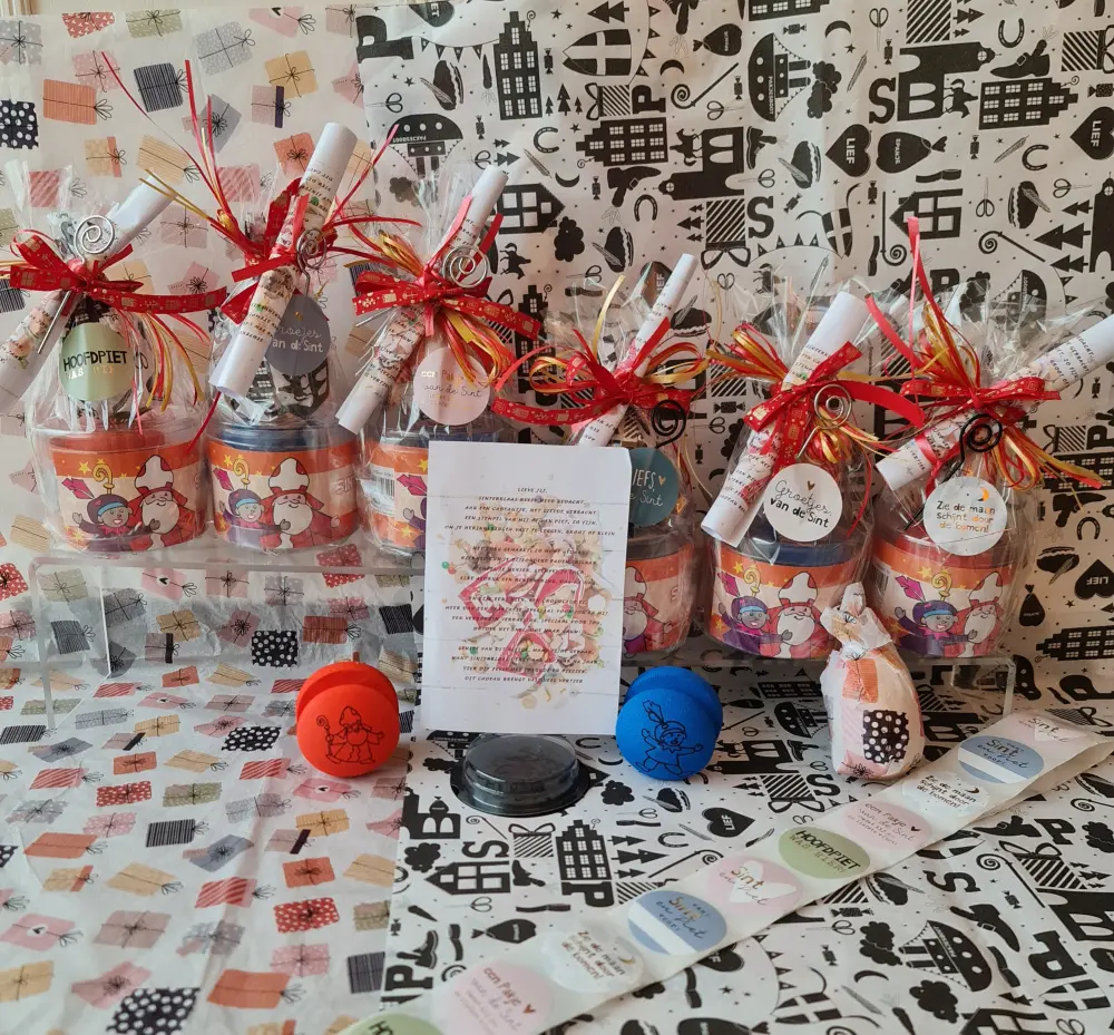 Feestelijke Sinterklaas of piet Stempelsets met chocolade verrassing ei: Creativiteit en Verrassing in Één