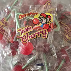 Dubbele Kers Lolly – Ouderwetse kersenknots op een groen stokje 🍒🍭