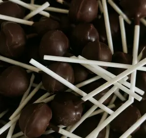 Lolly met Chocoladelaagje – MelkChocolade met romige nougat prijs per stuk