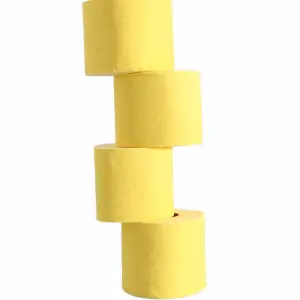 Gekleurde rol toiletpapier geel prijs is per stuk