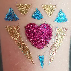 Glitter tattoo pakket (huidlijm, glitters, kwasten, 50 sjablonen)