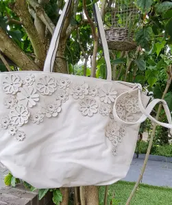 Kunstleren handtas/shopper met bloem Beige