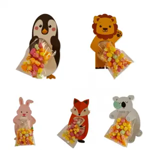 Uitdeeltraktatie bosdieren/dierentuindieren met snoepjes.