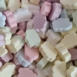 Dextrose Wolkjes in Pastelkleur: Drijf Mee op een Zoete Wolk van Geluk ☁️🍬