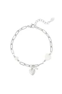 Elegante Schakelarmband met Zilveren en Witte Hartjes en een Parel - Een Harmonie van Stijl en Elegantie