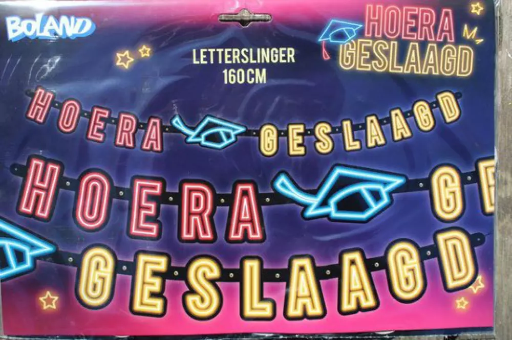 Letter guirlande 'HOERA GESLAAGD' neon kleuren