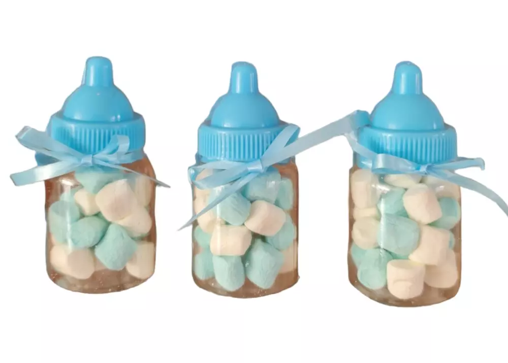 Geboorte traktatie flesje met mini marshmallows kleur BLAUW