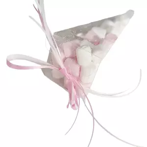 Kant en klare geboorte traktatie transparant puntdoosje gevuld met roze-wit marshmallow